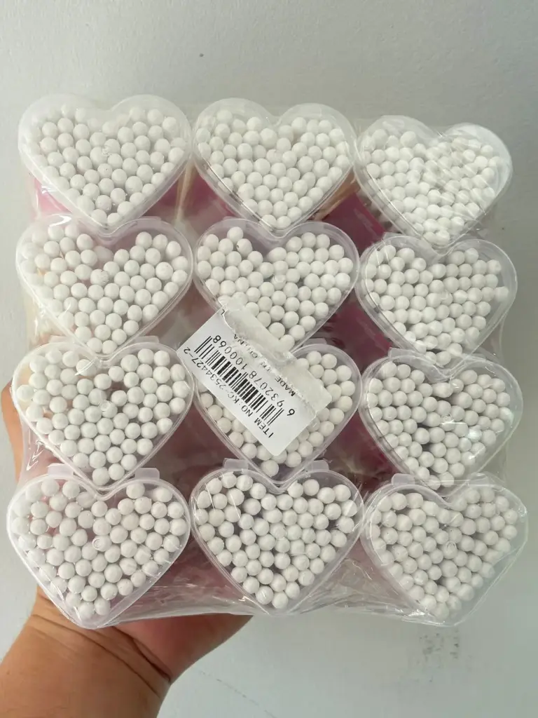 Paquete de 12 recipientes en forma de corazón 