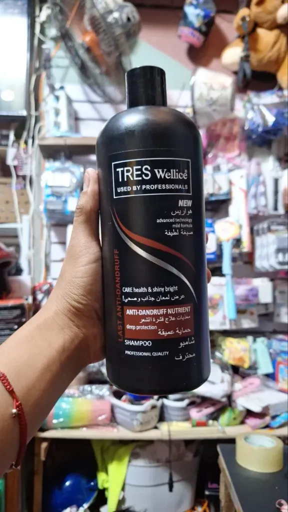 Champú nutritivo anticaspa Tres Wellice 900 ml.