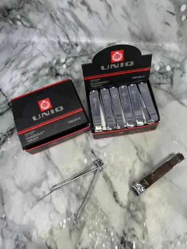 12 corta uñas de la marca Uniq